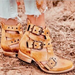 ***SOLD****Freebird “Grace” BNWB!!!! Size 10